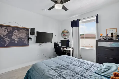913 NW 135th Avenue Pembroke Pines FL 33028