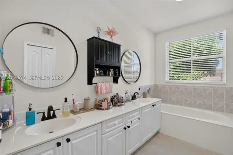 913 NW 135th Avenue Pembroke Pines FL 33028