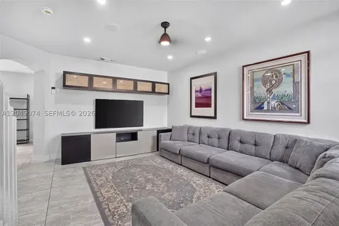 913 NW 135th Avenue Pembroke Pines FL 33028