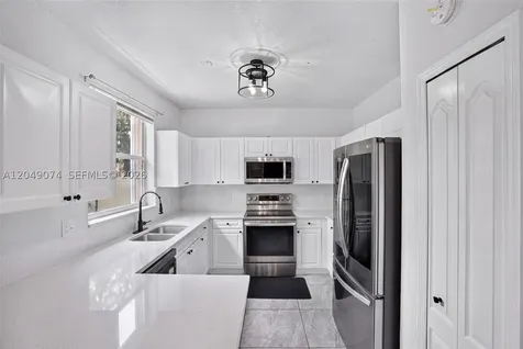 913 NW 135th Avenue Pembroke Pines FL 33028