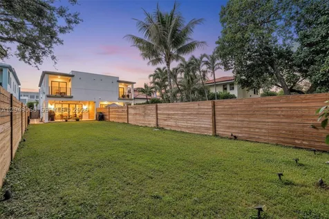 8871 SW 28th Street Miami FL 33165