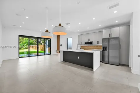 8871 SW 28th Street Miami FL 33165