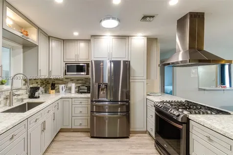 3039 Grant Street Hollywood FL 33021