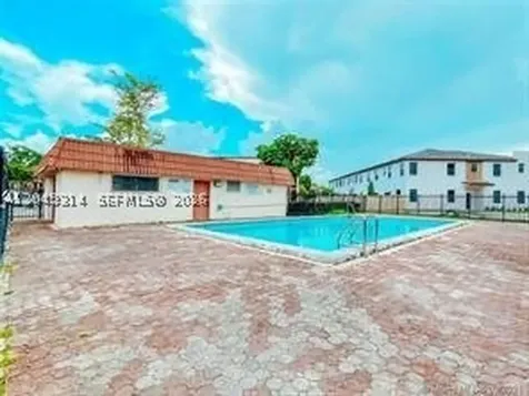 861 NE 207th Lane Miami FL 33179