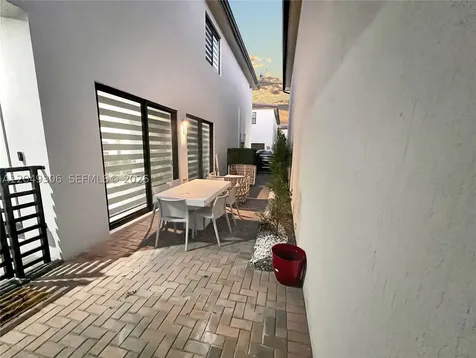 4386 NW 80th Court Doral FL 33166