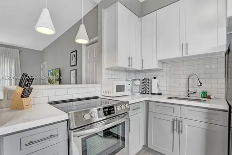1431 Lincoln Terrace Miami Beach FL 33139