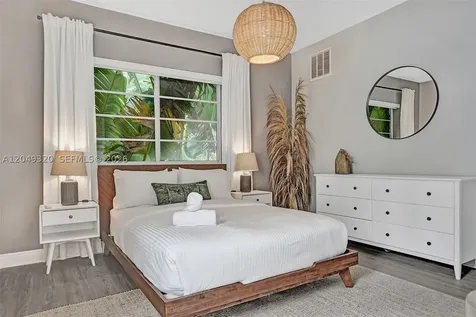 1431 Lincoln Terrace Miami Beach FL 33139