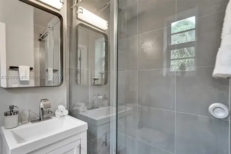 1431 Lincoln Terrace Miami Beach FL 33139