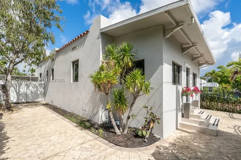944 SW 10th Avenue Miami FL 33130