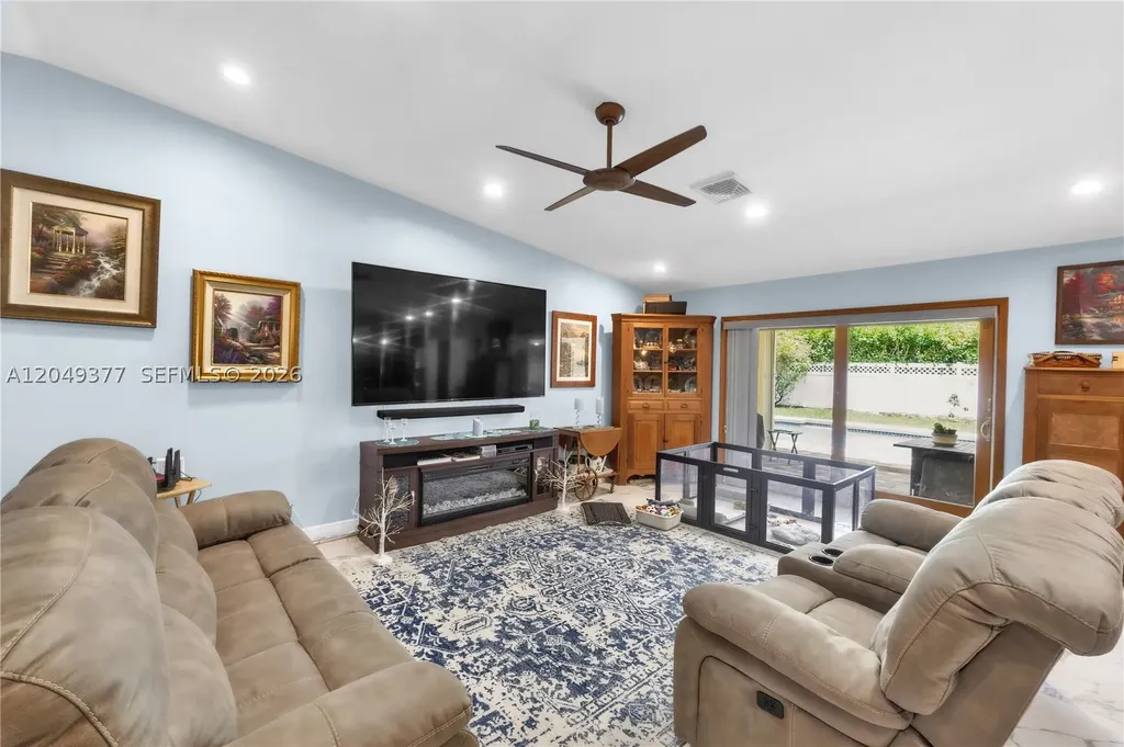 8177 NW 1st Street Coral Springs FL 33071