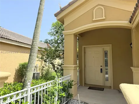 899 Phoenix Way Weston FL 33327