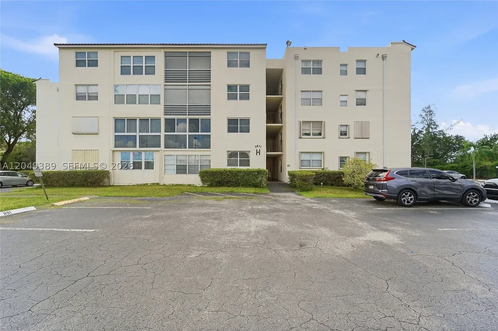 2871 Somerset Drive Lauderdale Lakes FL 33311