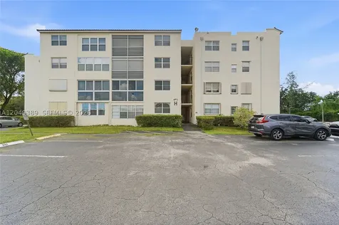 2871 Somerset Drive Lauderdale Lakes FL 33311