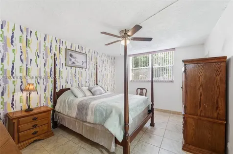 2871 Somerset Drive Lauderdale Lakes FL 33311