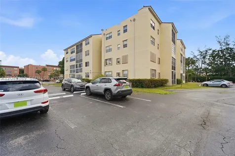 2871 Somerset Drive Lauderdale Lakes FL 33311