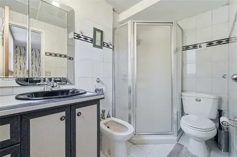 2871 Somerset Drive Lauderdale Lakes FL 33311