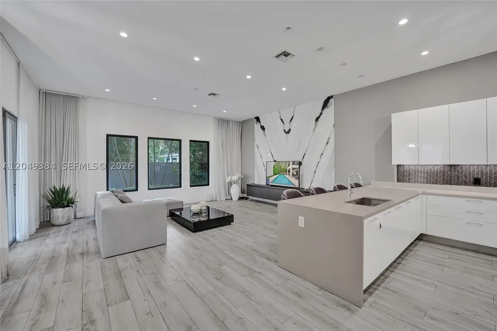 5742 E Brookfield Circle E Hollywood FL 33312