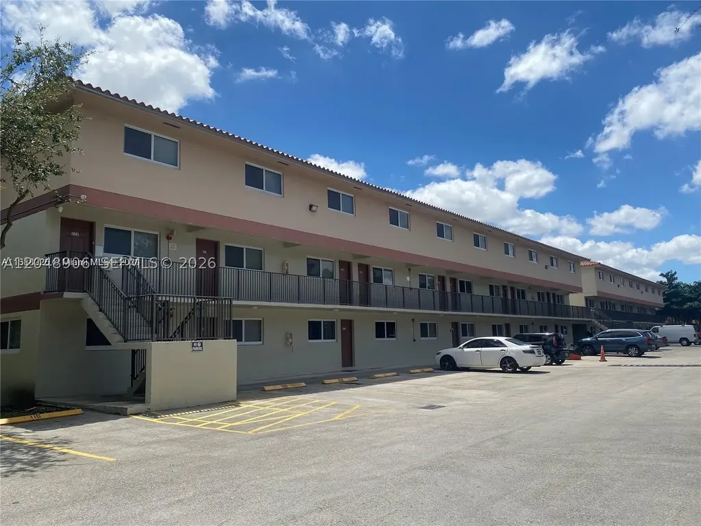 1650 W 44th Place Hialeah FL 33012