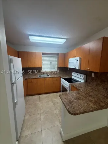 1650 W 44th Place Hialeah FL 33012