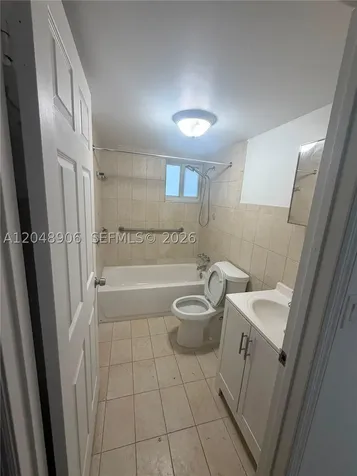 1650 W 44th Place Hialeah FL 33012