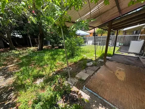 1236 NW 33rd Avenue Miami FL 33125