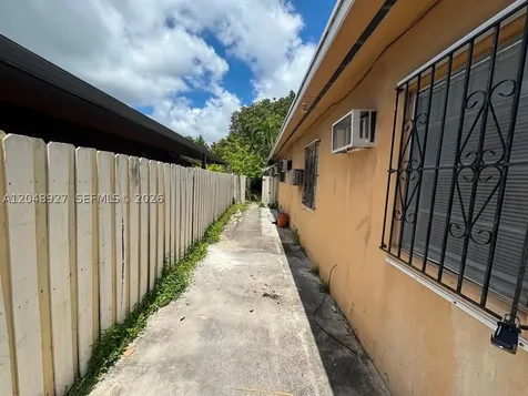 1236 NW 33rd Avenue Miami FL 33125