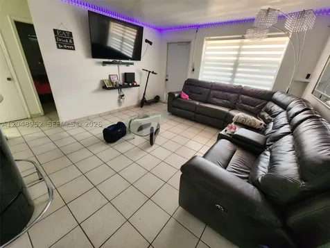 654 W 29th Street Hialeah FL 33012