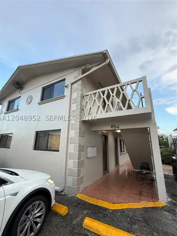654 W 29th Street Hialeah FL 33012