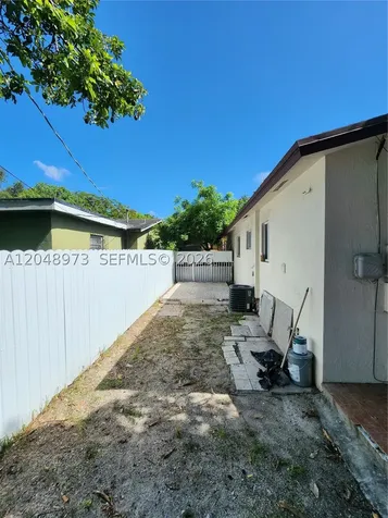 1097 NW 38th Street Miami FL 33127