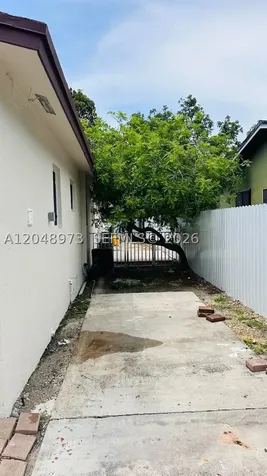 1097 NW 38th Street Miami FL 33127
