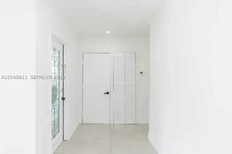 913 NE 2nd Street Hallandale Beach FL 33009