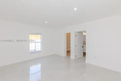 913 NE 2nd Street Hallandale Beach FL 33009