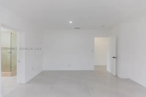 913 NE 2nd Street Hallandale Beach FL 33009