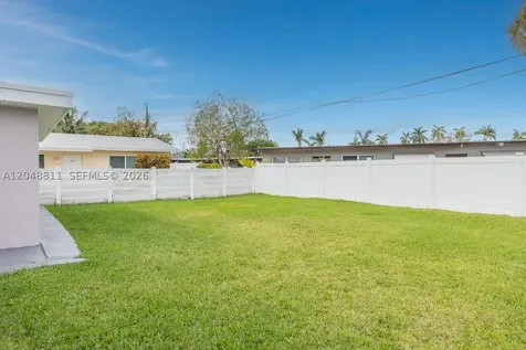 913 NE 2nd Street Hallandale Beach FL 33009