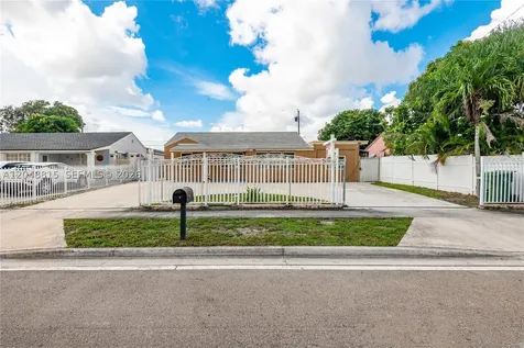 750 NE 4th Place Hialeah FL 33010