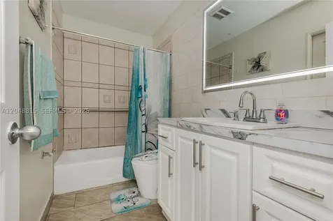750 NE 4th Place Hialeah FL 33010