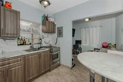 750 NE 4th Place Hialeah FL 33010