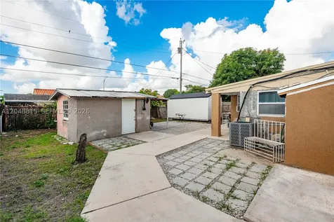 750 NE 4th Place Hialeah FL 33010