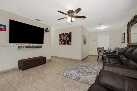 750 NE 4th Place Hialeah FL 33010