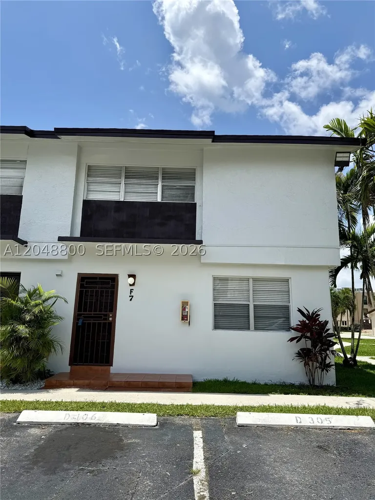 20 SW 108th Avenue Sweetwater FL 33174