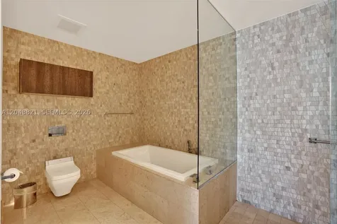 68 SE 6th Street Miami FL 33131
