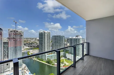 68 SE 6th Street Miami FL 33131
