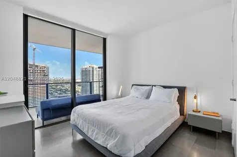 68 SE 6th Street Miami FL 33131