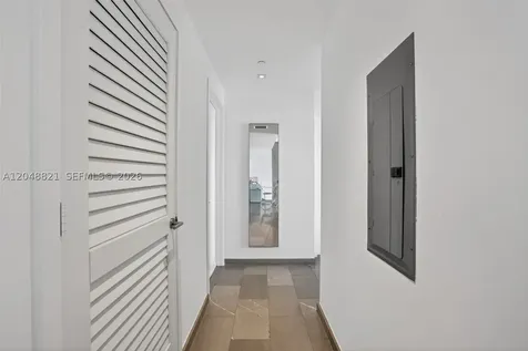 68 SE 6th Street Miami FL 33131
