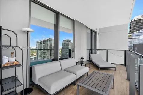 68 SE 6th Street Miami FL 33131