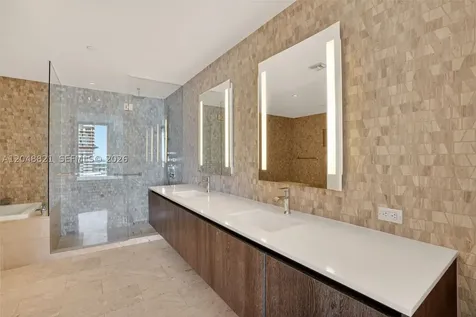 68 SE 6th Street Miami FL 33131