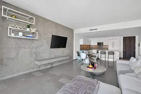 68 SE 6th Street Miami FL 33131