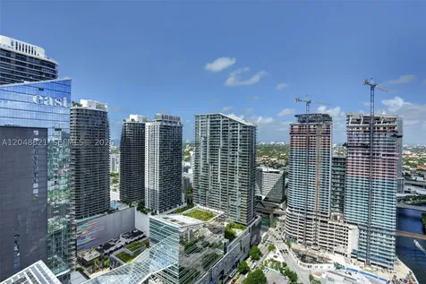 68 SE 6th Street Miami FL 33131