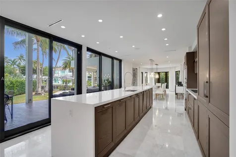 113 Holiday Drive Hallandale Beach FL 33009