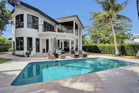 113 Holiday Drive Hallandale Beach FL 33009